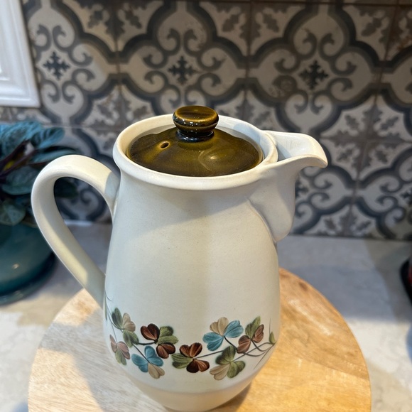 VINTAGE & RARE 2 1/2 PINT DENBY STONEWARE TEAPOT- SHAMROCK - Picture 3 of 8